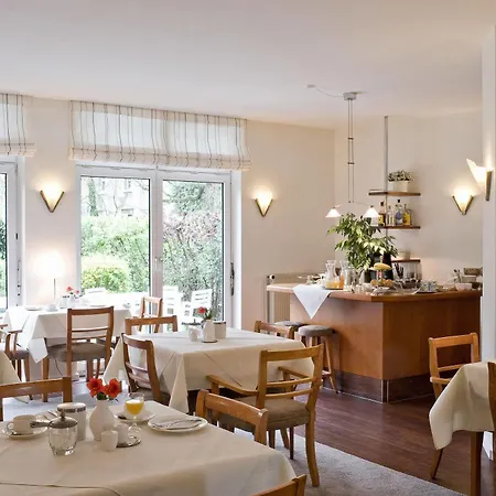 Gartenhotel Luisental 호텔